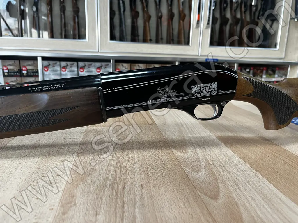 BAREDDA 12 KALİBRE YARI OTOMATİK AV TÜFEĞİ