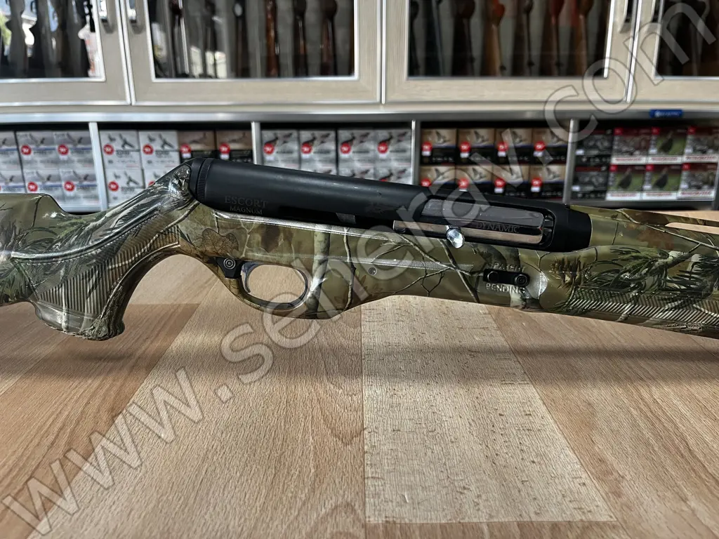 HATSAN ESCORT DYNAMIC MAX 4 12 KALİBRE YARI OTOMATİK AV TÜFEĞİ