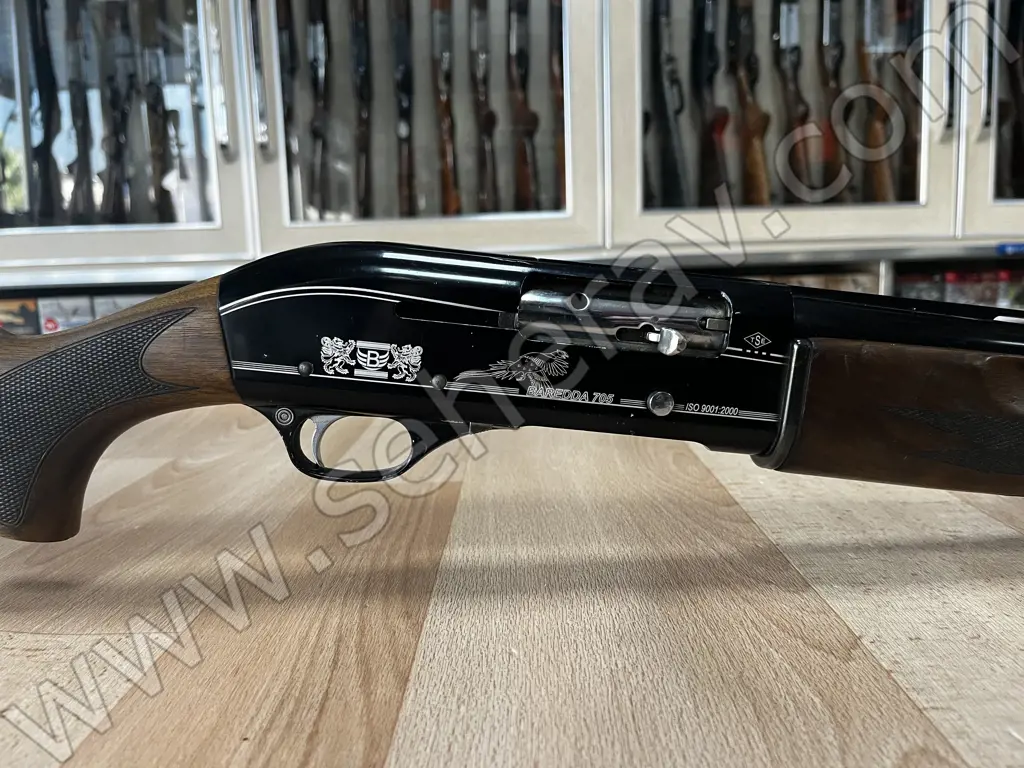 BAREDDA 12 KALİBRE YARI OTOMATİK AV TÜFEĞİ