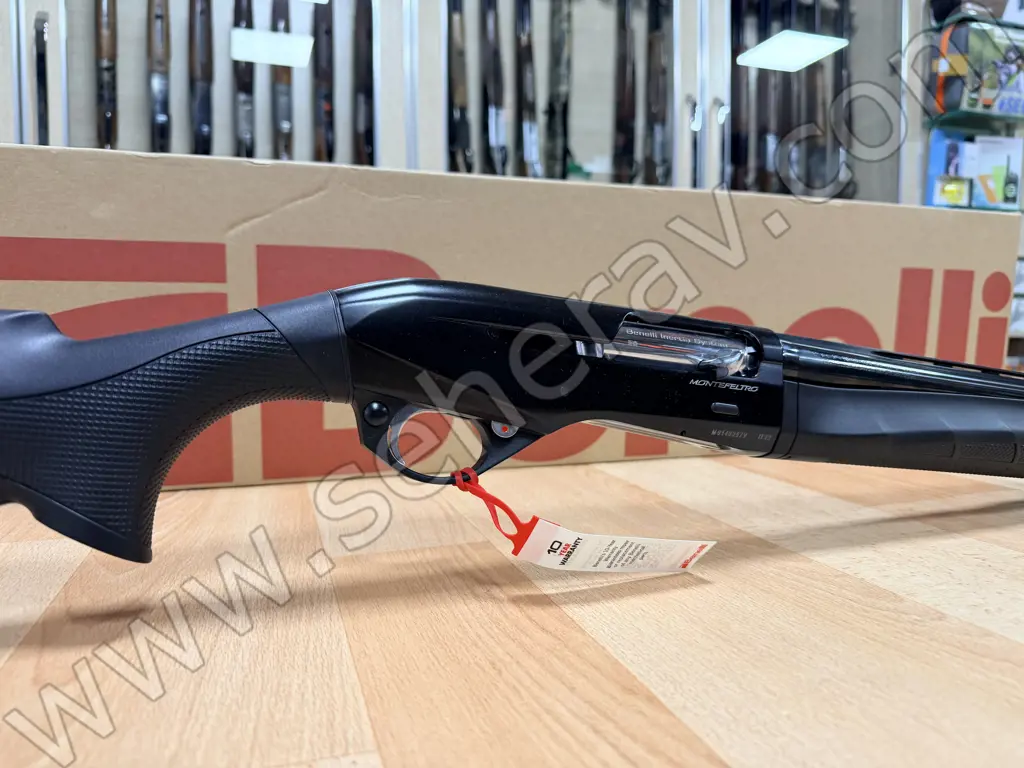 BENELLİ MONTEFELTRO BLACK SENTETİK 12 KALİBRE YARI OTOMATİK AV TÜFEĞİ