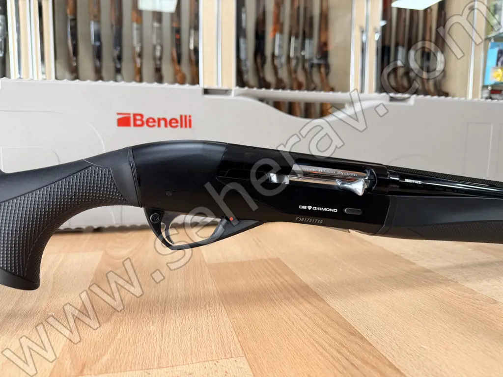 2.EL BENELLİ RAFFELLO BE DİAMOND 12 KALİBRE YARI OTOMATİK AV TÜFEĞİ 